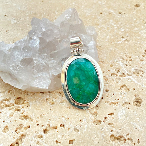 Emerald Quartz Oval Pendant - Elysian