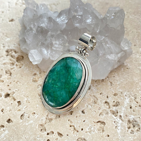 Emerald Quartz Oval Pendant - Elysian