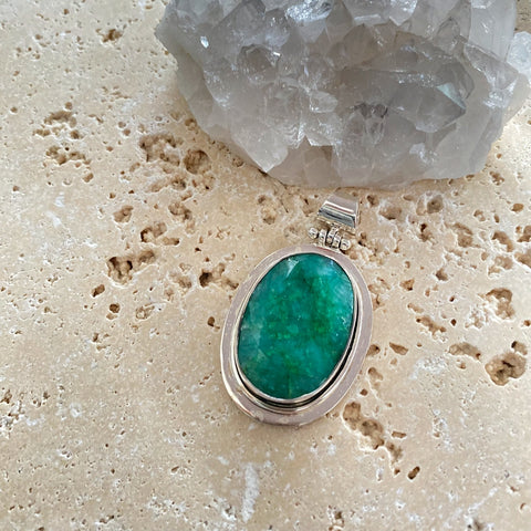 Emerald Quartz Oval Pendant - Elysian