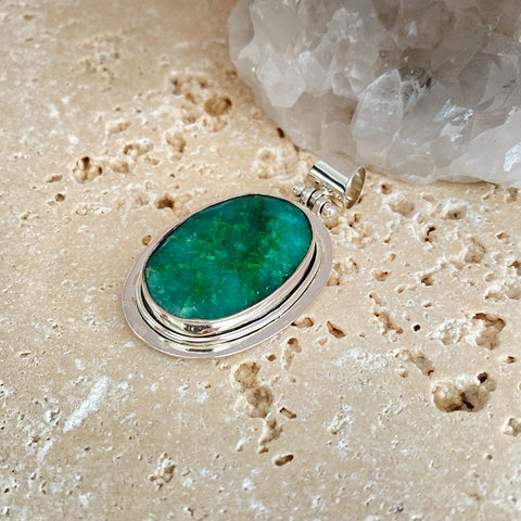 Emerald Quartz Oval Pendant - Elysian