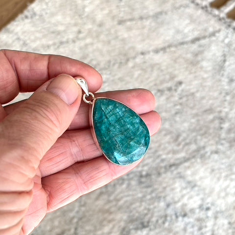 Emerald Green Quartz Teardrop Pendant - Grace