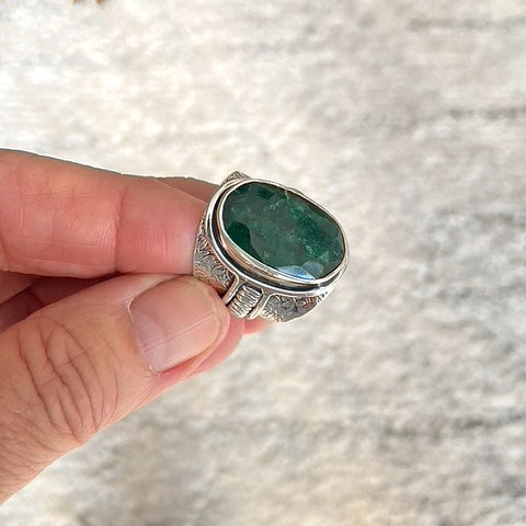 Emerald Green Quartz Oval Ring - Kumari