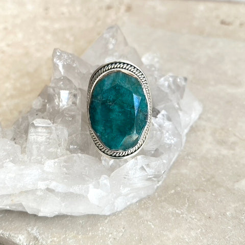Emerald Green Quartz Oval Ring - Jyoti