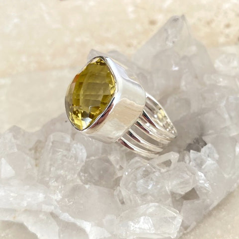 Lemon Quartz Cushion Cut Lila Ring