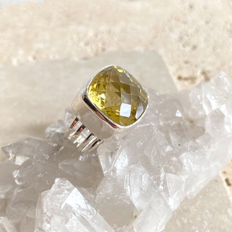 Lemon Quartz Cushion Cut Lila Ring