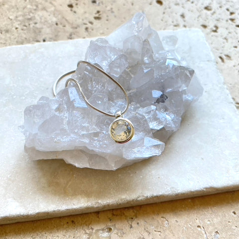 Quartz Crystal Pendant - Bijou