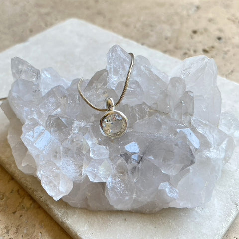 Quartz Crystal Pendant - Bijou