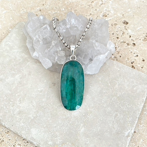Emerald Green Quartz Large Oval Pendant - Grace