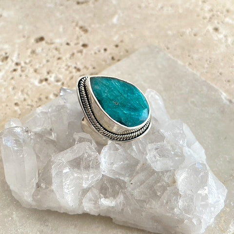 Emerald Green Quartz Teardrop Ring - Jyoti