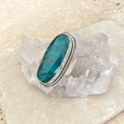 Emerald Green Quartz Long Oval Ring - Jyoti