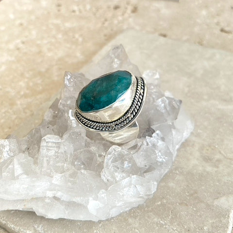 Emerald Green Quartz Oval Ring - Jyoti
